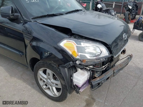 2010 Kia Soul ! with VIN KNDJT2A2XA7184346, listed as a IAAI auction lot 41836252 with 179,009 mi miles. Bid and sale history available at carsss.com. Image 14.