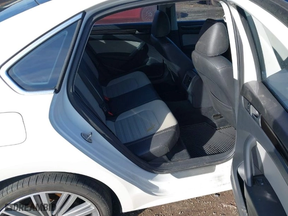 2015 Volkswagen Passat 1.8T SE w/Sunroof & Nav with VIN 1VWBT7A34FC104254, listed as a IAAI auction lot 41361800 with 155,692 mi miles. Bid and sale history available at carsss.com. Image 8.