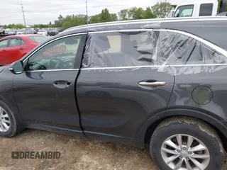 2017 Kia Sorento LX z VIN 5XYPG4A33HG274938, wystawiony jako IAAI lot #42341796 z przebiegiem 153 168 mil mil oraz . Historia ofert i sprzedaży dostępna na DreamBid. Obrazek 14.