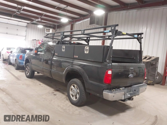 2015 Ford F-250 XLT z VIN 1FT7X2B63FED10680, wystawiony jako IAAI lot #41503254 z przebiegiem 261 634 mil mil oraz . Historia ofert i sprzedaży dostępna na DreamBid. Obrazek 3.