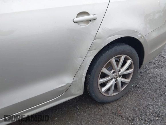 2013 Volkswagen Jetta SE z VIN 3VWDP7AJ9DM213171, wystawiony jako IAAI lot #42278515 z przebiegiem 146 386 mil mil oraz . Historia ofert i sprzedaży dostępna na DreamBid. Obrazek 6.