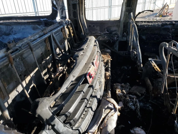 2003 GMC Sierra 2500HD SLE z VIN 1GTHK29U33E101443, wystawiony jako Copart lot #43311685 z przebiegiem Nie podano mil oraz Nie do naprawy • Non repairable. Historia ofert i sprzedaży dostępna na DreamBid. Obrazek 10.