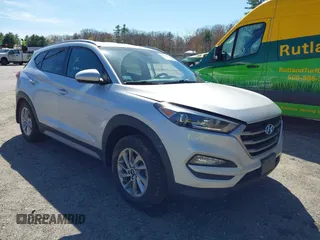 2018 Hyundai Tucson SEL z VIN KM8J3CA42JU771483, wystawiony jako IAAI lot #42159936 z przebiegiem 91 604 mil mil oraz . Historia ofert i sprzedaży dostępna na DreamBid. Obrazek 1.