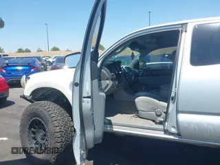 2008 Toyota Tacoma with VIN 5TEUU42N58Z522656, listed as a IAAI auction lot 42151670 with Not Provided miles and . Bid and sale history available at carsss.com. Image 5.