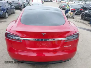 2019 Tesla Model S 100D z VIN 5YJSA1E46KF332066, wystawiony jako IAAI lot #42189828 z przebiegiem 55 751 mil mil oraz . Historia ofert i sprzedaży dostępna na DreamBid. Obrazek 16.