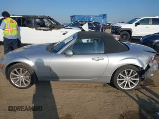 2007 Mazda MX-5 Miata Sport z VIN JM1NC25F170132331, wystawiony jako IAAI lot #42381724 z przebiegiem 74 954 mil mil oraz . Historia ofert i sprzedaży dostępna na DreamBid. Obrazek 14.