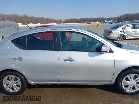 2017 Nissan Versa SV z VIN 3N1CN7AP3HK427702, wystawiony jako IAAI lot #41741711 z przebiegiem 146 889 mil mil oraz . Historia ofert i sprzedaży dostępna na DreamBid. Obrazek 13.