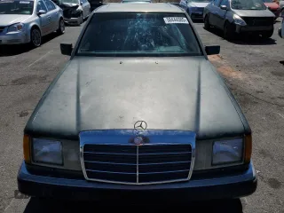 1993 Mercedes-Benz 400 with VIN WDBEA34E3PB937142, listed as a Copart auction lot 50444585 with 275,929 mi miles and Clean Title. Bid and sale history available at carsss.com. Image 5.