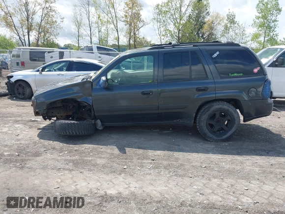 2005 Chevrolet TrailBlazer LT with VIN 1GNDT13S552269402, listed as a IAAI auction lot 42155633 with 242,288 mi miles and . Bid and sale history available at DreamBid. Image 14.