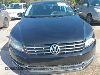 2013 Volkswagen Passat SE z VIN 1VWBN7A36DC061933, wystawiony jako IAAI lot #41972986 z przebiegiem 171 069 mil mil oraz . Historia ofert i sprzedaży dostępna na DreamBid. Obrazek 6.