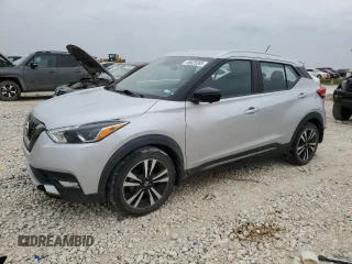2020 Nissan Kicks SR z VIN 3N1CP5DV1LL536123, wystawiony jako Copart lot #50625385 z przebiegiem 53 992 mil mil oraz Czysty tytuł • Clean title. Historia ofert i sprzedaży dostępna na DreamBid. Obrazek 1.