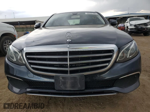 2017 Mercedes-Benz E 300 Luxury with VIN WDDZF4KB4HA185743, listed as a Copart auction lot 60297705 with 96,774 mi miles and Clean title. Bid and sale history available at DreamBid. Image 5.