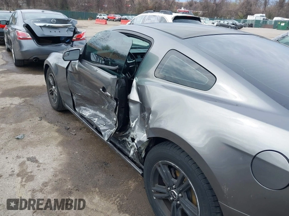 2014 Ford Mustang V6 with VIN 1ZVBP8AM1E5277123, listed as a IAAI auction lot 41917529 with 121,631 mi miles. Bid and sale history available at carsss.com. Image 17.