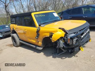 2021 Ford Bronco z VIN 1FMDE5BH7MLA95966, wystawiony jako IAAI lot #39078717 z przebiegiem 44 858 mil mil oraz . Historia ofert i sprzedaży dostępna na DreamBid. Obrazek 1.