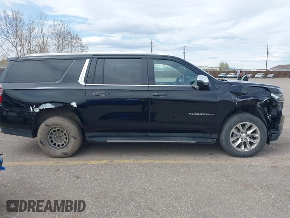2023 Chevrolet Suburban Premier z VIN 1GNSKFKD3PR472907, wystawiony jako IAAI lot #41993577 z przebiegiem 33 653 mil mil oraz . Historia ofert i sprzedaży dostępna na DreamBid. Obrazek 13.