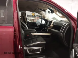 2020 Ram 1500 Laramie z VIN 1C6SRFJT5LN109384, wystawiony jako IAAI lot #42290125 z przebiegiem 73 629 mil mil oraz . Historia ofert i sprzedaży dostępna na DreamBid. Obrazek 5.