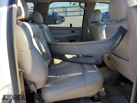 2001 Chevrolet Suburban LS with VIN 3GNFK16T31G177271, listed as a Copart auction lot 89349205 with 404,627 mi miles and Salvage Title. Bid and sale history available at carsss.com. Image 11.
