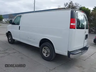 2020 Chevrolet Express Cargo с VIN 1GCWGAFP3L1272525, выставлен на аукционе IAAI как лот 41914132 с пробегом 90 857 миль миль и . История ставок и продаж доступна на DreamBid. Изображение 3.