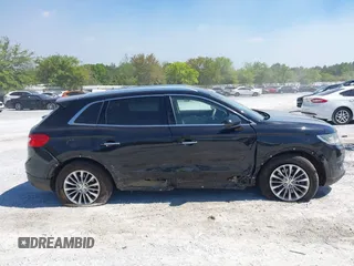 2017 Lincoln MKX Select z VIN 2LMPJ6KR4HBL48601, wystawiony jako IAAI lot #42029348 z przebiegiem 113 965 mil mil oraz . Historia ofert i sprzedaży dostępna na DreamBid. Obrazek 13.