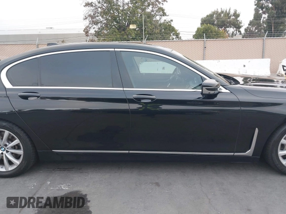 2022 BMW 7 Series 740i with VIN WBA7T2C0XNCJ31291, listed as a IAAI auction lot 40623307 with 98,877 mi miles. Bid and sale history available at carsss.com. Image 13.