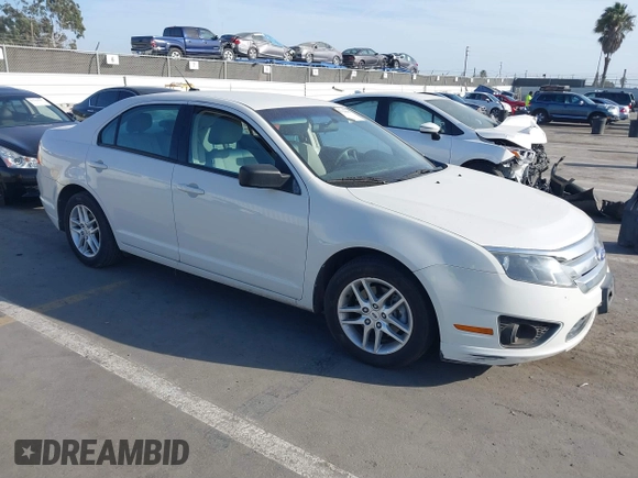 2011 Ford Fusion S with VIN 3FAHP0GA8BR293281, listed as a IAAI auction lot 41723896 with 157,196 mi miles. Bid and sale history available at carsss.com. Image 1.