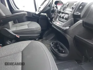 2015 Ram ProMaster Cargo z VIN 3C6TRVDG1FE512803, wystawiony jako IAAI lot #42355330 z przebiegiem 87 392 mil mil oraz . Historia ofert i sprzedaży dostępna na DreamBid. Obrazek 5.