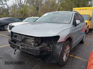 2020 Volkswagen Tiguan S с VIN 3VV1B7AX3LM127590, выставлен на аукционе IAAI как лот 40852532 с пробегом 62 465 миль миль и . История ставок и продаж доступна на DreamBid. Изображение 17.