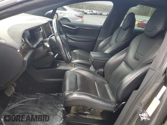 2016 Tesla Model X 70D z VIN 5YJXCBE23GF005295, wystawiony jako Copart lot #51034005 z przebiegiem 130 325 mil mil oraz Szkody całkowita. Historia ofert i sprzedaży dostępna na DreamBid. Obrazek 7.