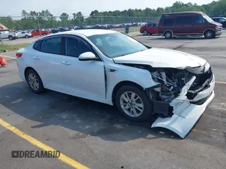 2016 Kia Optima LX z VIN 5XXGT4L32GG032329, wystawiony jako IAAI lot #42236914 z przebiegiem 80 443 mil mil oraz . Historia ofert i sprzedaży dostępna na DreamBid. Obrazek 1.