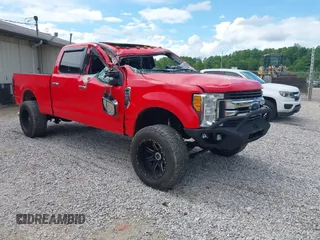 2017 Ford F-250 Lariat z VIN 1FT7W2B63HEE89552, wystawiony jako IAAI lot #42254737 z przebiegiem 136 557 mil mil oraz . Historia ofert i sprzedaży dostępna na DreamBid. Obrazek 1.