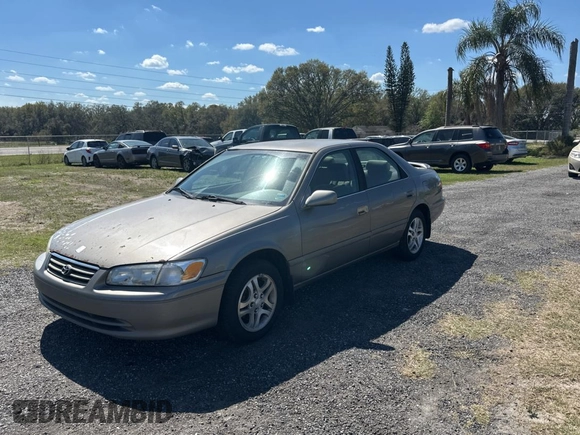 2000 Toyota Camry CE with VIN 4T1BG22K0YU002152, listed as a Copart auction lot 47271295 with 366,513 mi miles and Clean Title. Bid and sale history available at DreamBid. Image 2.