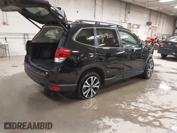 2024 Subaru Forester Limited with VIN JF2SKALC4RH441399, listed as a IAAI auction lot 41009860 with 6,101 mi miles. Bid and sale history available at carsss.com. Image 4.