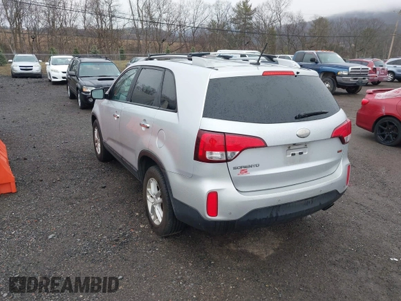 2015 Kia Sorento LX with VIN 5XYKTDA68FG582720, listed as a IAAI auction lot 41872473 with 242,994 mi miles. Bid and sale history available at carsss.com. Image 3.