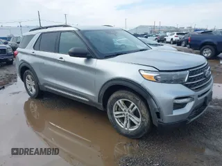 2020 Ford Explorer XLT z VIN 1FMSK8DH1LGB38073, wystawiony jako IAAI lot #41658690 z przebiegiem 134 661 mil mil oraz . Historia ofert i sprzedaży dostępna na DreamBid. Obrazek 1.