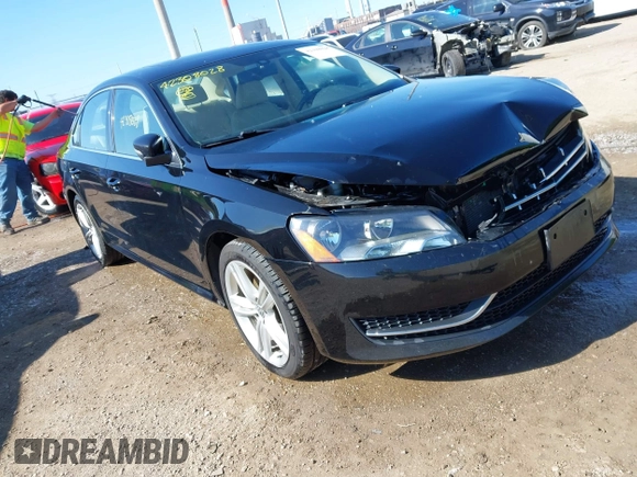 2014 Volkswagen Passat SE с VIN 1VWBN7A37EC002696, выставлен на аукционе IAAI как лот 42308028 с пробегом 165 111 миль миль и . История ставок и продаж доступна на DreamBid. Изображение 1.