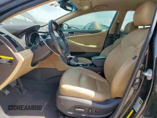 2012 Hyundai Sonata Hybrid z VIN KMHEC4A45CA056676, wystawiony jako Copart lot #59771345 z przebiegiem 200 353 mil mil oraz Czysty tytuł • Clean title. Historia ofert i sprzedaży dostępna na DreamBid. Obrazek 7.
