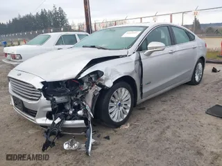 2014 Ford Fusion Energi Titanium with VIN 3FA6P0SU8ER256924, listed as a IAAI auction lot 41460304 with 1 mi miles. Bid and sale history available at carsss.com. Image 2.