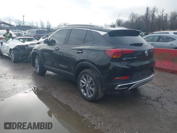2023 Buick Encore GX Essence z VIN KL4MMGSL7PB104001, wystawiony jako IAAI lot #41102851 z przebiegiem 32 766 mil mil oraz . Historia ofert i sprzedaży dostępna na DreamBid. Obrazek 3.