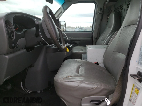 2008 Ford Econoline Cargo Commercial z VIN 1FTNE24L18DA96801, wystawiony jako Copart lot #50014355 z przebiegiem 145 664 mil mil oraz Czysty tytuł • Clean title. Historia ofert i sprzedaży dostępna na DreamBid. Obrazek 7.