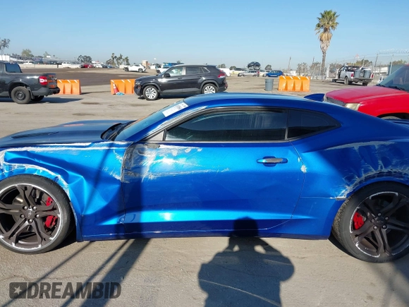 2018 Chevrolet Camaro 1SS with VIN 1G1FE1R78J0131642, listed as a IAAI auction lot 41970560 with 34,140 mi miles and . Bid and sale history available at DreamBid. Image 14.