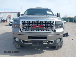 2013 GMC Sierra 2500HD Denali z VIN 1GT125E81DF127112, wystawiony jako IAAI lot #41907764 z przebiegiem 289 619 mil mil oraz . Historia ofert i sprzedaży dostępna na DreamBid. Obrazek 6.