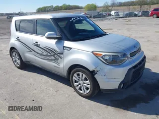 2015 Kia Soul z VIN KNDJN2A23F7775605, wystawiony jako IAAI lot #42152389 z przebiegiem 101 970 mil mil oraz . Historia ofert i sprzedaży dostępna na DreamBid. Obrazek 1.
