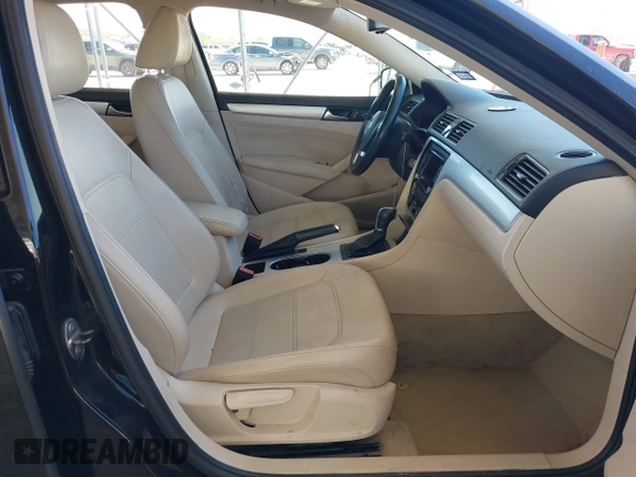2013 Volkswagen Passat SE с VIN 1VWBP7A34DC108628, выставлен на аукционе IAAI как лот 42086759 с пробегом 148 321 миль миль и . История ставок и продаж доступна на DreamBid. Изображение 5.