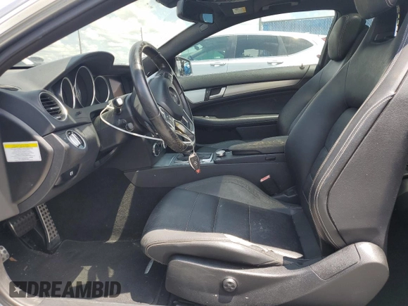 2013 Mercedes-Benz C 250 z VIN WDDGJ4HBXDG089068, wystawiony jako Copart lot #59418245 z przebiegiem 87 912 mil mil oraz Szkoda całkowita • Salvage title. Historia ofert i sprzedaży dostępna na DreamBid. Obrazek 7.
