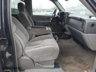 2005 Chevrolet Avalanche Z71 with VIN 3GNEK12Z55G213733, listed as a IAAI auction lot 42008159 with 194,760 mi miles. Bid and sale history available at carsss.com. Image 5.