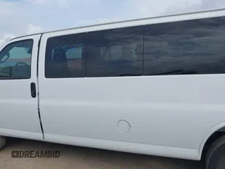 2025 Chevrolet Express Passenger z VIN 1GAZGPF76S1104773, wystawiony jako IAAI lot #42420538 z przebiegiem 19 507 mil mil oraz . Historia ofert i sprzedaży dostępna na DreamBid. Obrazek 14.