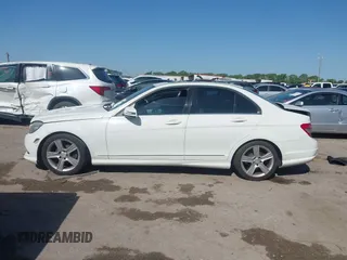 2011 Mercedes-Benz C 300 Sport с VIN WDDGF5EB2BA523947, выставлен на аукционе IAAI как лот 42012039 с пробегом 230 948 миль миль и . История ставок и продаж доступна на DreamBid. Изображение 14.