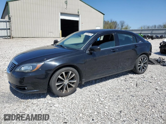 2014 Chrysler 200 Touring z VIN 1C3CCBBGXEN152330, wystawiony jako Copart lot #52295375 z przebiegiem 211 585 mil mil oraz Szkoda całkowita • Salvage title. Historia ofert i sprzedaży dostępna na DreamBid. Obrazek 1.