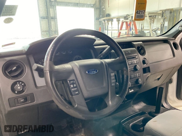 2013 Ford F-150 XL z VIN 1FTEX1EMXDFB60764, wystawiony jako IAAI lot #42566466 z przebiegiem 324 041 mil mil oraz . Historia ofert i sprzedaży dostępna na DreamBid. Obrazek 29.