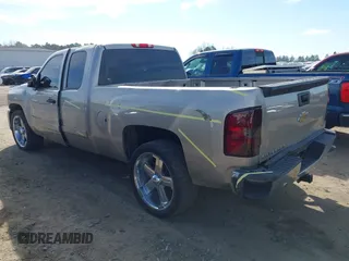 2007 Chevrolet Silverado 1500 LT w/1LT with VIN 2GCEC19J071620943, listed as a IAAI auction lot 41675473 with 358,881 mi miles. Bid and sale history available at carsss.com. Image 3.
